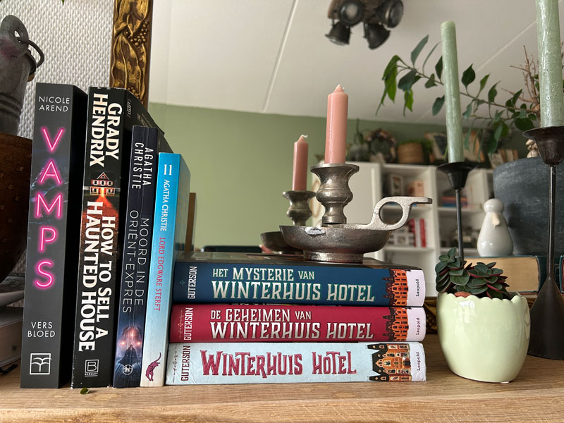 Boeken gekocht in mei: Vamps, How to sell a haunted house, Agatha Christie, Winterhuis Hotel deel 2 en 3